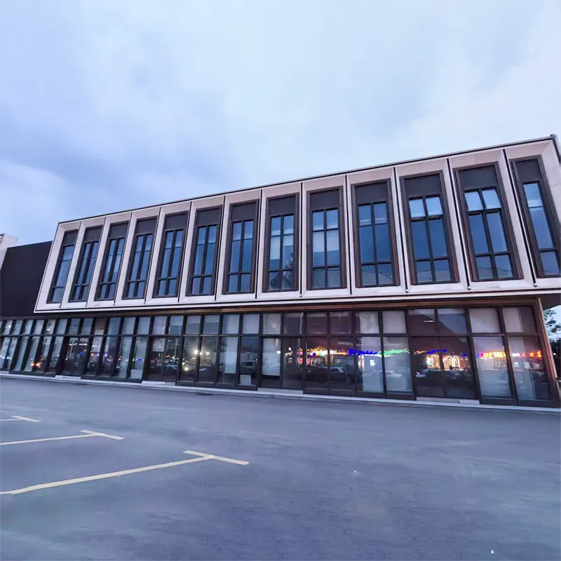 شیشه کرتین وال چیست و چگونه می تواند ساختمان های تجاری مدرن را متحول کند